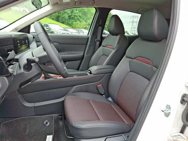 Photo of 2025 Aspen White Tricoat Nissan Kicks