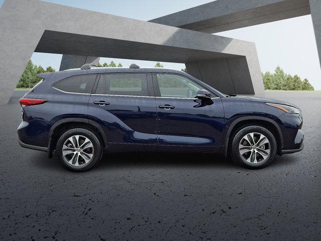 Photo of 2023 Blue Toyota Highlander