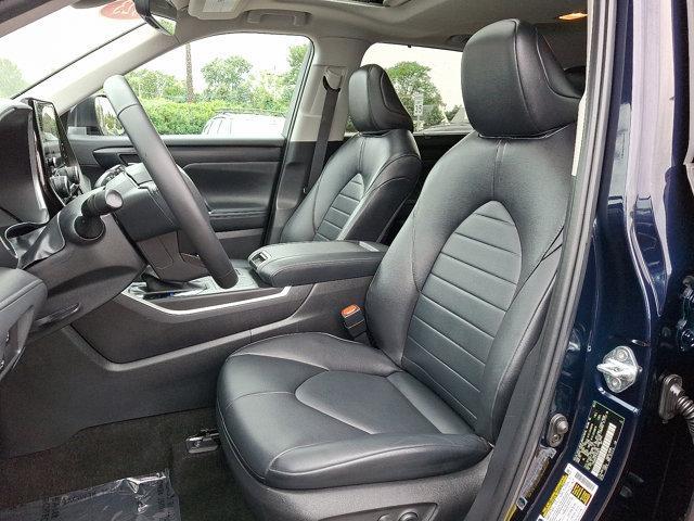 Photo of 2023 Blue Toyota Highlander
