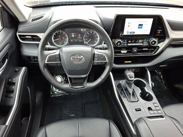 Photo of 2023 Blue Toyota Highlander