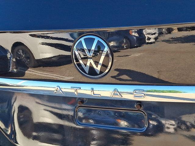 Photo of 2021 Deep Black Pearl   2T2t Volkswagen Atlas
