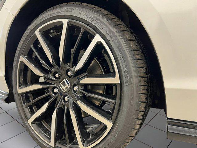Photo of 2025 Platinum White Pearl Honda Accord Hybrid