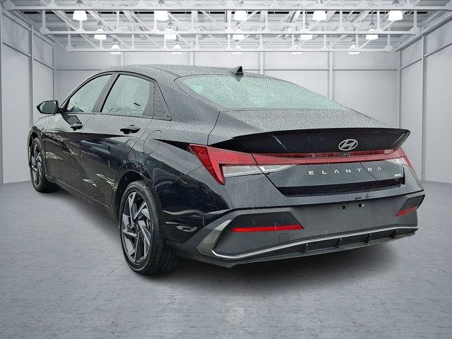 Photo of 2025 Abyss Black Hyundai ELANTRA