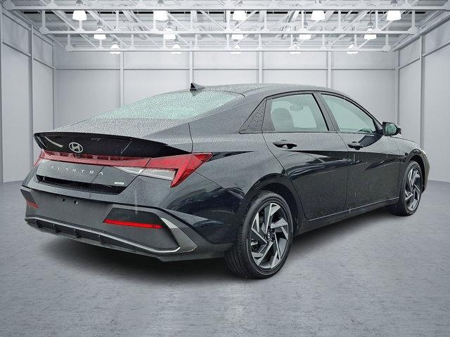 Photo of 2025 Abyss Black Hyundai ELANTRA