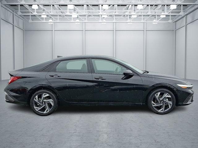Photo of 2025 Abyss Black Hyundai ELANTRA