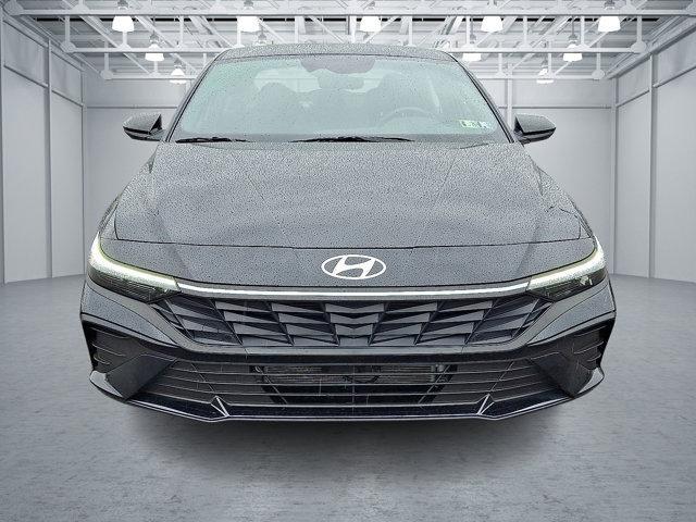 Photo of 2025 Abyss Black Hyundai ELANTRA