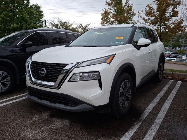 Photo of 2022 Pearl White Tricoat Nissan Rogue