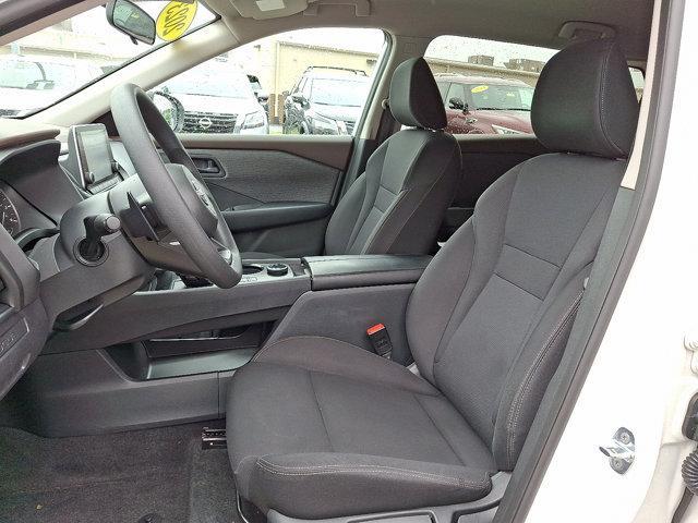 Photo of 2023 Glacier White Nissan Rogue