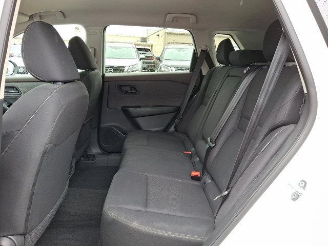 Photo of 2023 Glacier White Nissan Rogue