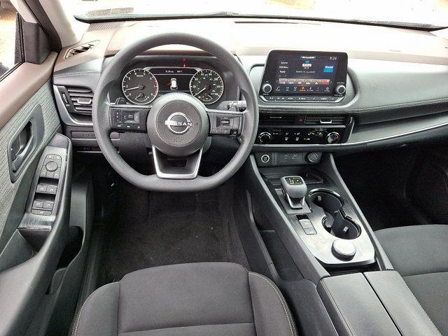 Photo of 2023 Glacier White Nissan Rogue