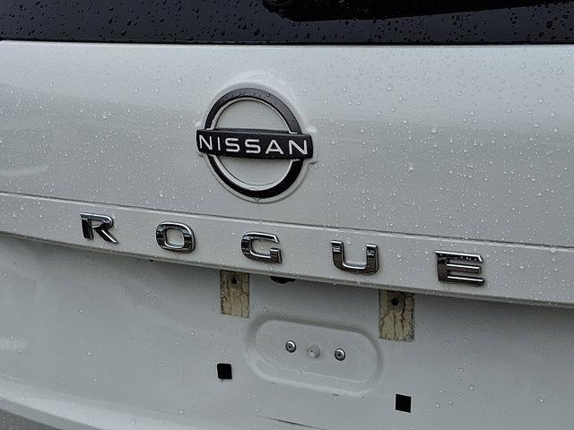 Photo of 2023 Glacier White Nissan Rogue