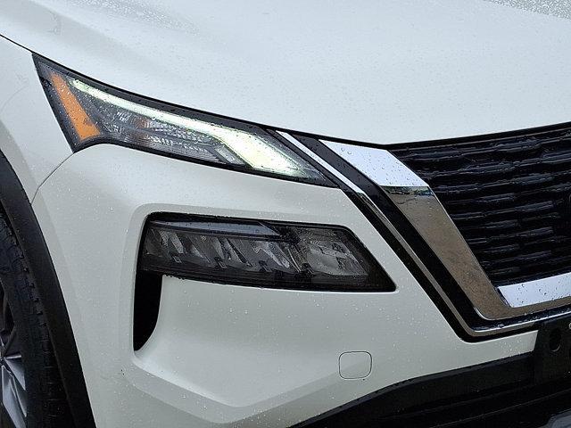 Photo of 2023 Glacier White Nissan Rogue