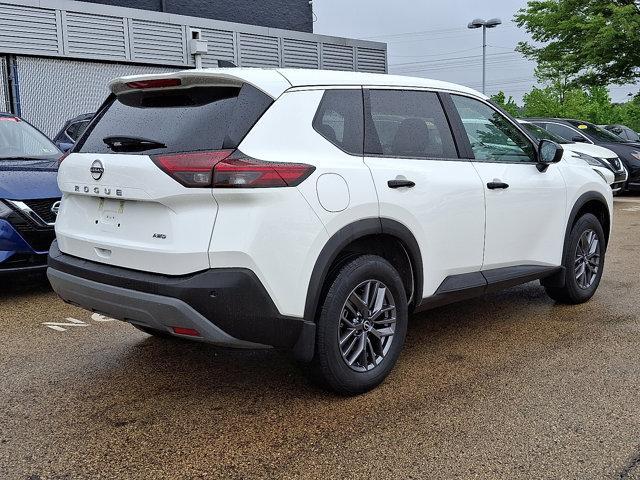 Photo of 2023 Glacier White Nissan Rogue
