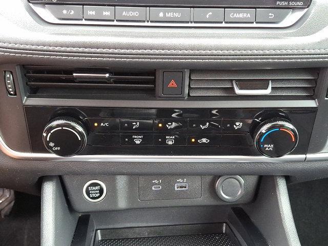 Photo of 2023 Glacier White Nissan Rogue