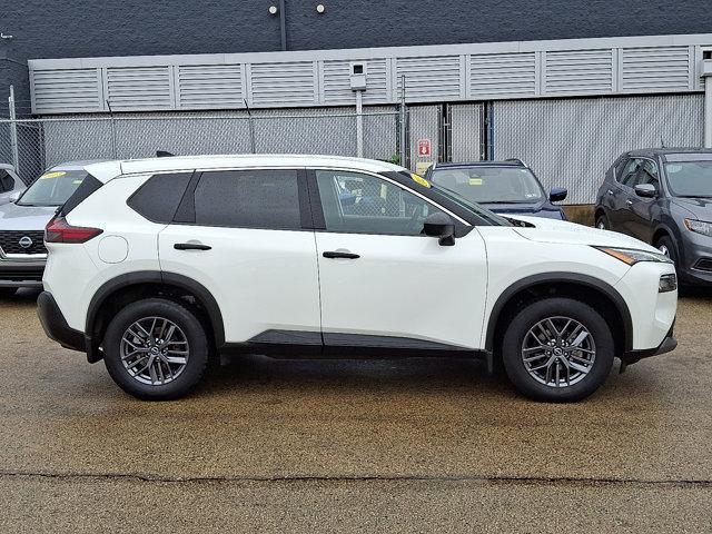 Photo of 2023 Glacier White Nissan Rogue