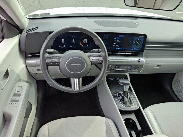 Photo of 2024 Atlas White Hyundai KONA
