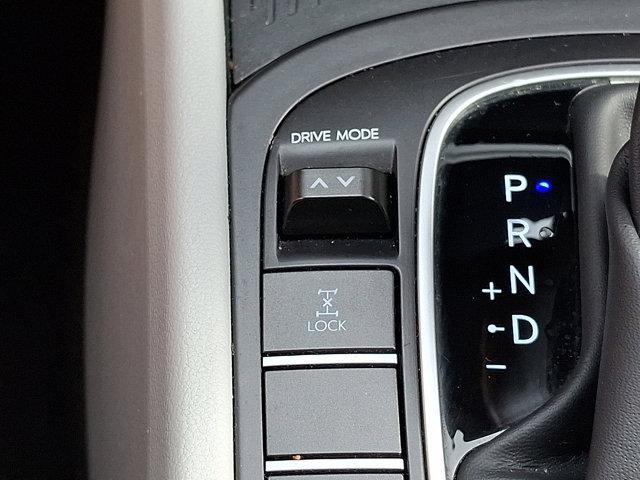 Photo of 2024 Atlas White Hyundai KONA