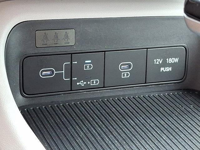 Photo of 2024 Atlas White Hyundai KONA