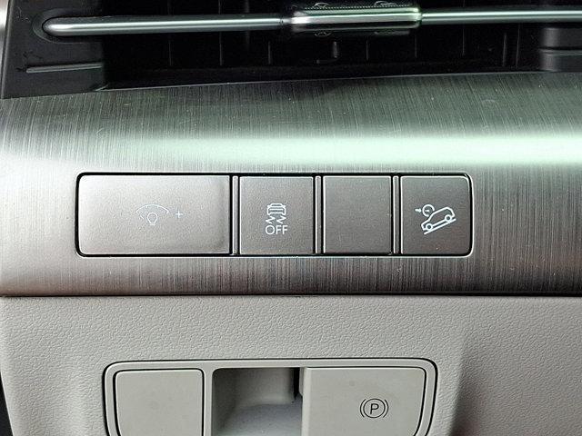 Photo of 2024 Atlas White Hyundai KONA