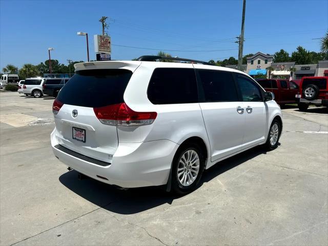 Photo of 2012 Super White Toyota Sienna