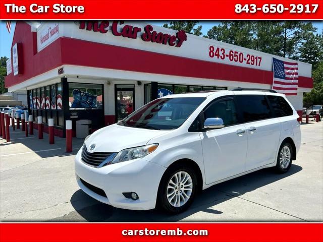 Photo of 2012 Super White Toyota Sienna