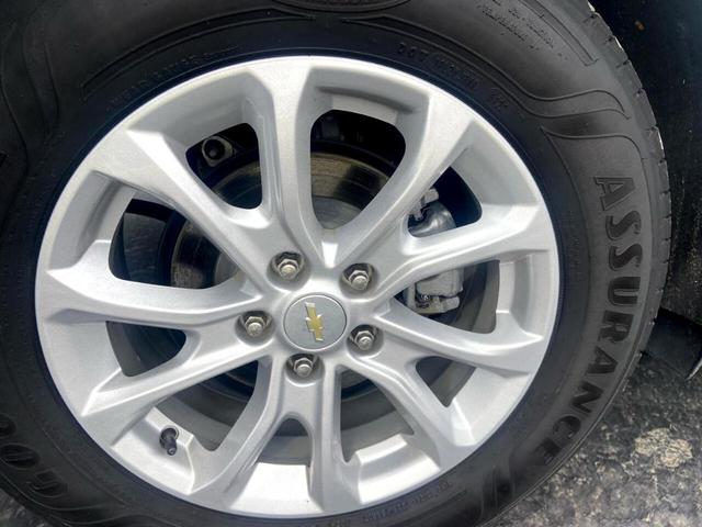 Photo of 2021 White Chevrolet Equinox