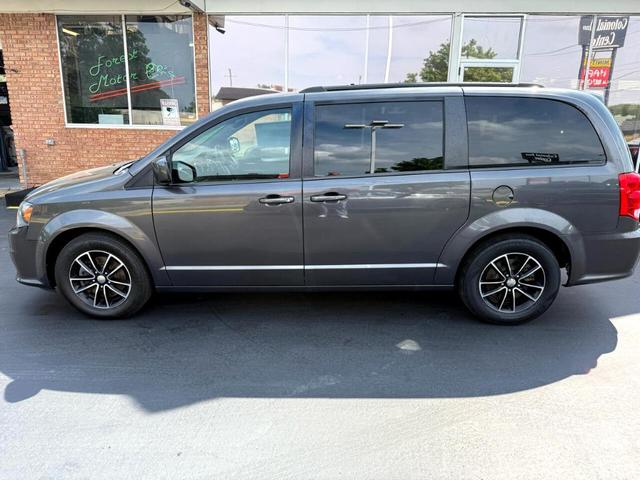Photo of 2018 Gray Dodge Grand Caravan