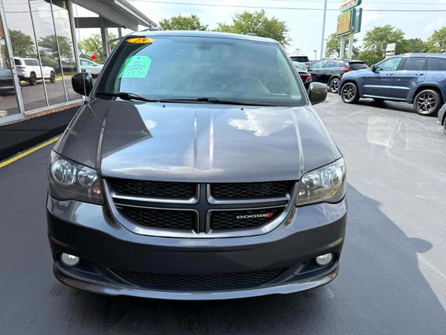 Photo of 2018 Gray Dodge Grand Caravan