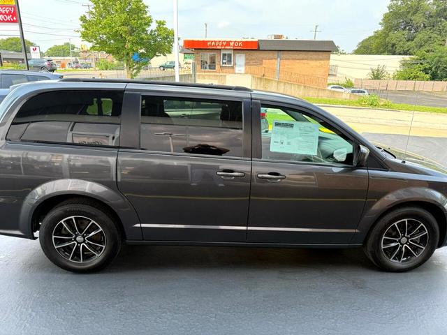 Photo of 2018 Gray Dodge Grand Caravan