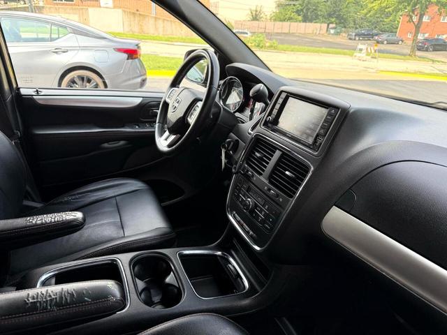 Photo of 2018 Gray Dodge Grand Caravan