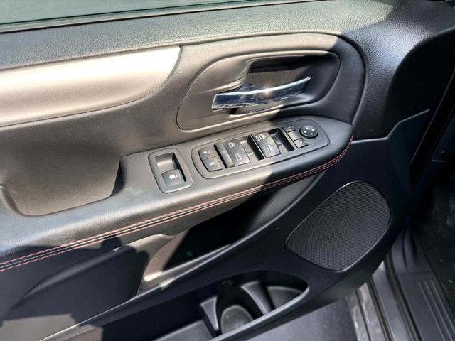 Photo of 2018 Gray Dodge Grand Caravan