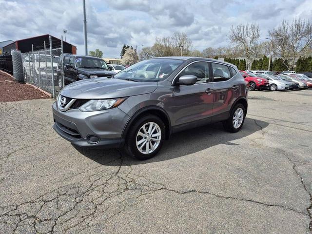 Photo of 2017 Gun Metallic Nissan Rogue Sport
