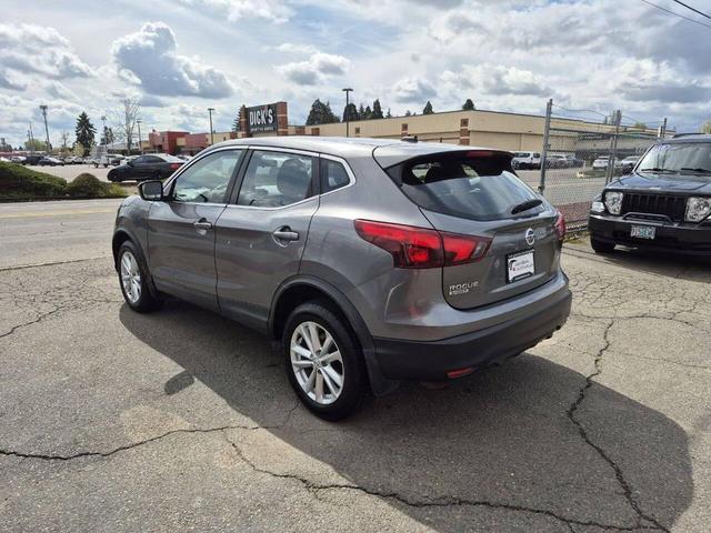 Photo of 2017 Gun Metallic Nissan Rogue Sport