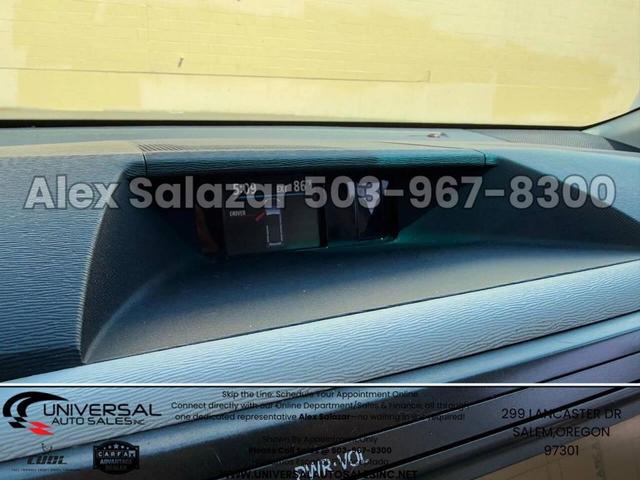 Photo of 2011 Blizzard Pearl Toyota Sienna