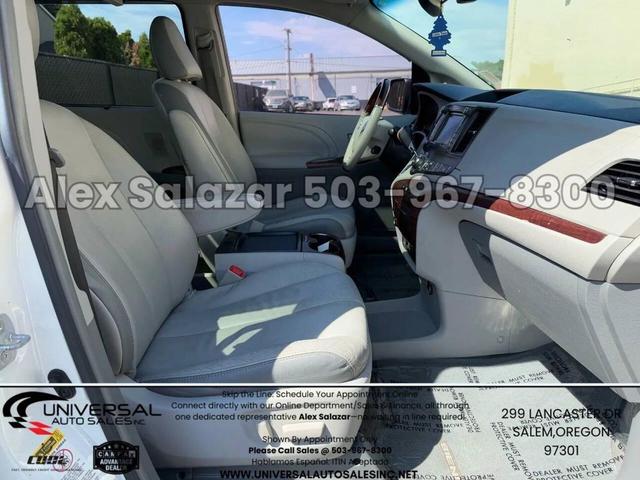 Photo of 2011 Blizzard Pearl Toyota Sienna