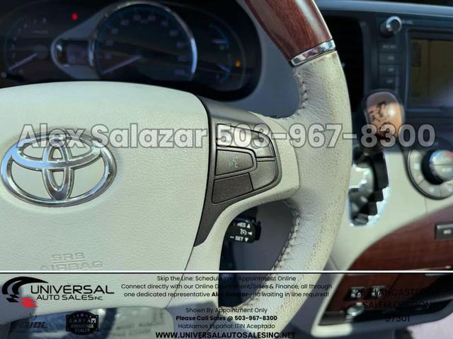Photo of 2011 Blizzard Pearl Toyota Sienna