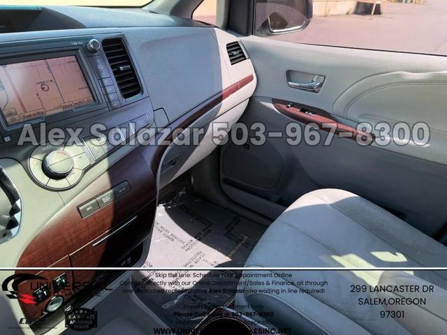 Photo of 2011 Blizzard Pearl Toyota Sienna