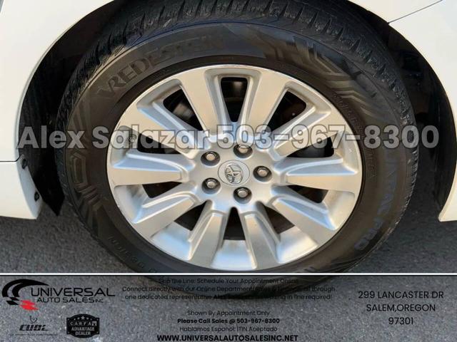 Photo of 2011 Blizzard Pearl Toyota Sienna