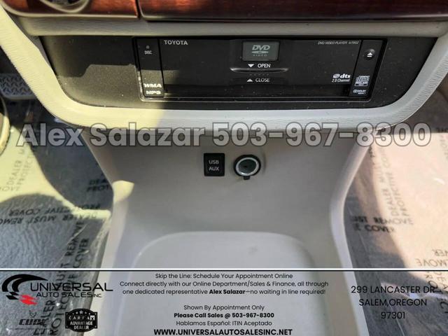 Photo of 2011 Blizzard Pearl Toyota Sienna