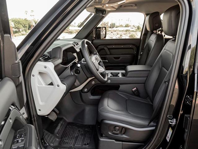 Photo of 2025 Santorini Black Land Rover Defender