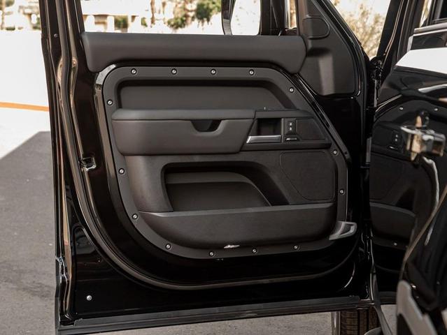 Photo of 2025 Santorini Black Land Rover Defender
