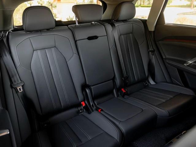 Photo of 2025 Arkona White Audi Q5