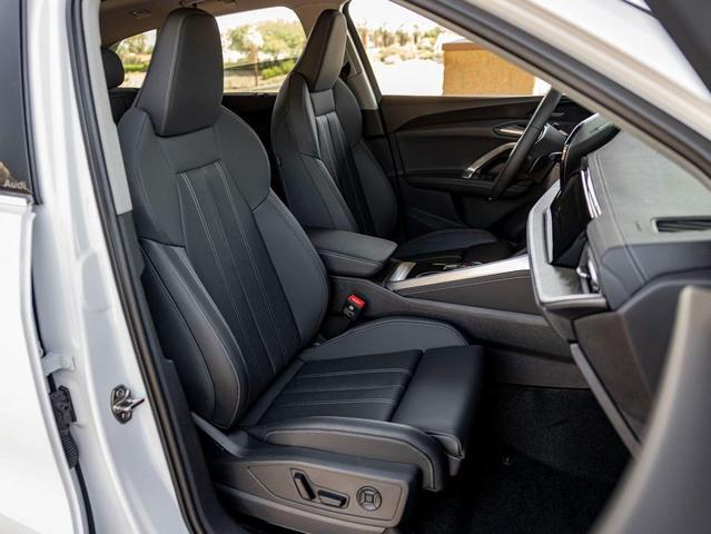 Photo of 2025 Arkona White Audi Q5