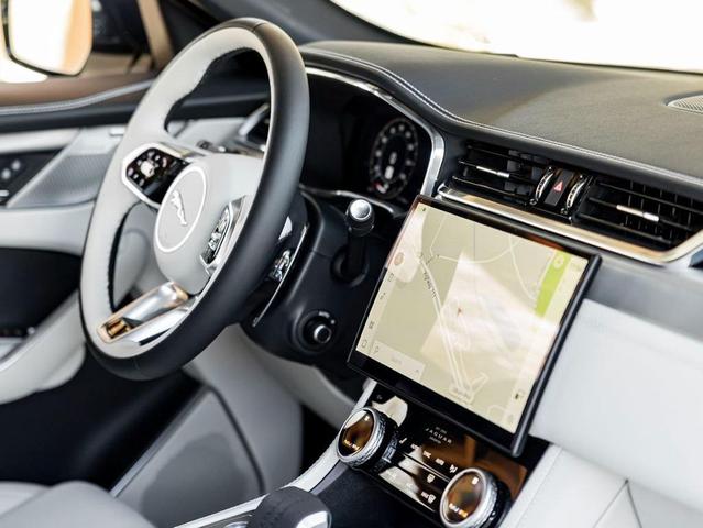 Photo of 2025 Fuji White Jaguar F-PACE