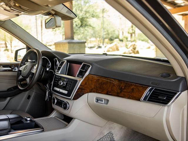 Photo of 2013 Dakota Brown Metallic Mercedes-Benz M-Class