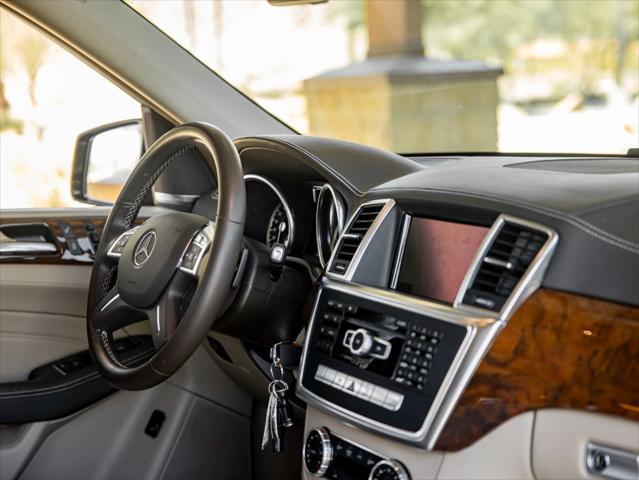 Photo of 2013 Dakota Brown Metallic Mercedes-Benz M-Class