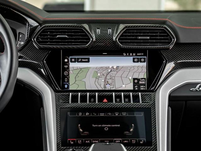 Photo of 2023 White Lamborghini Urus