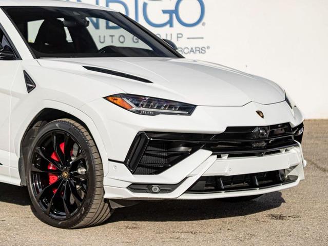 Photo of 2023 White Lamborghini Urus