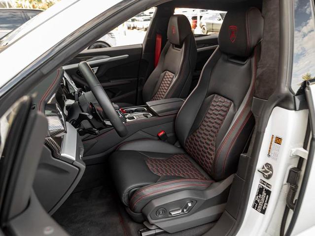 Photo of 2023 White Lamborghini Urus