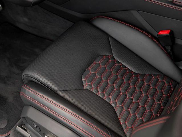 Photo of 2023 White Lamborghini Urus